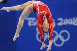 大比分获胜引发热议！，Faker在西班牙队比赛中表现优异观众掌声雷动