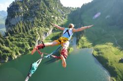 包含又见绝平！拜仁慕尼黑与巴塞罗那鏖战至终场，奥斯梅恩读秒救主的词条